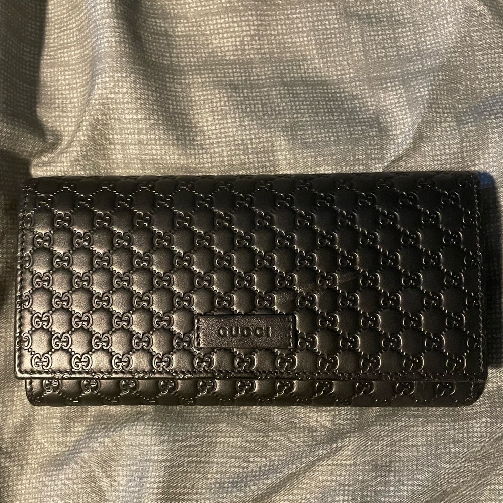 Gucci Microguccissima black leather wallet